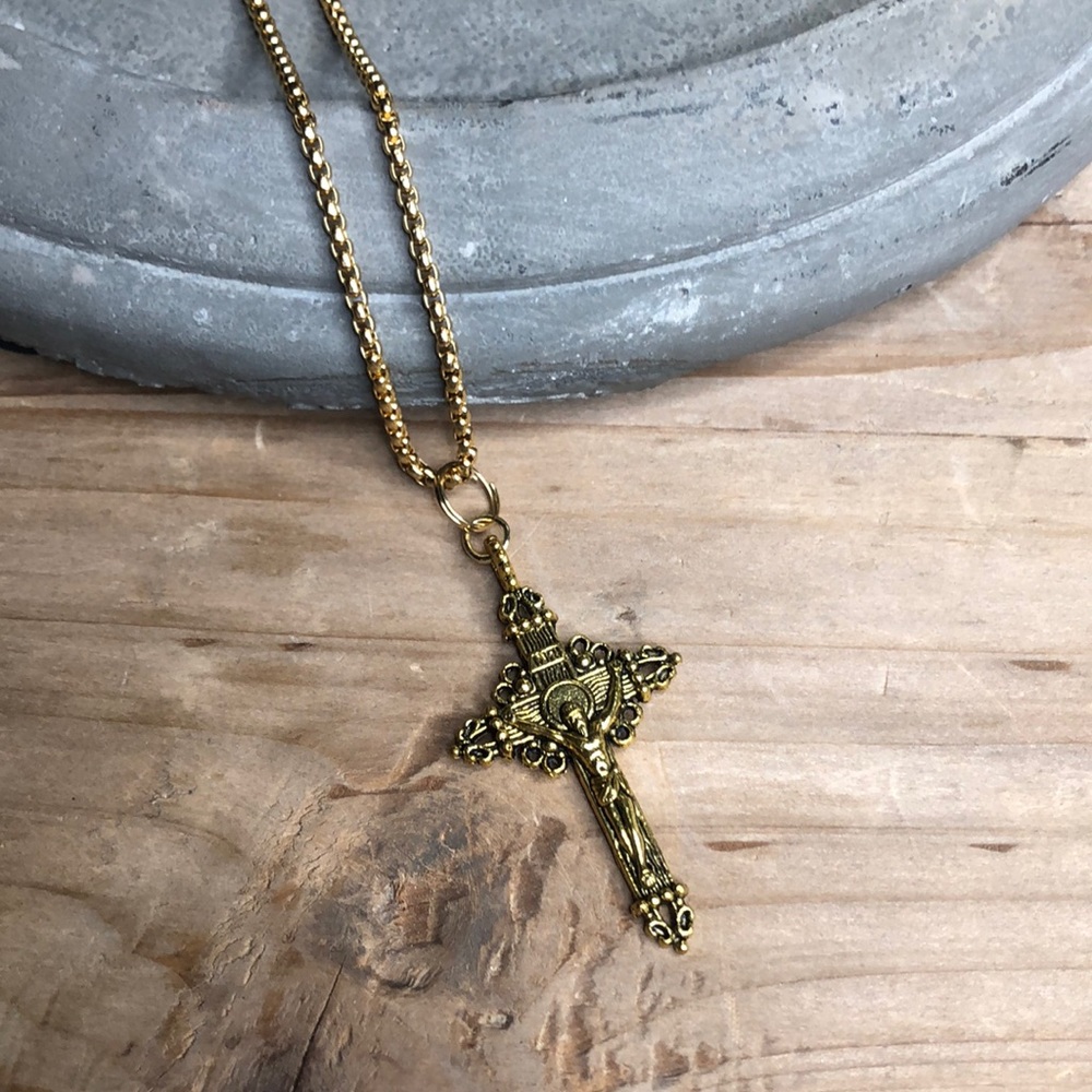 Gold 22” cross pendant and chain necklace